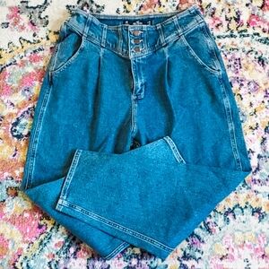 Hollister Ultra High Rise 80's Mom Barrel Jeans